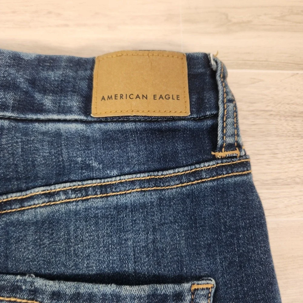 American Eagle Curvy High-Rise‎ Shortie Women's 4 Distressed Dark Wash Shorts - Picture 3 of 7